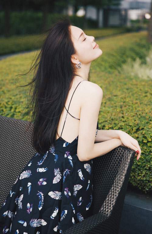 Hot girl Hà thành Linh Rin diện váy áo khoe lưng trần không tì vết 9