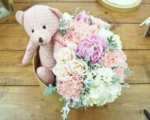 Cách làm hộp quà hoa và gấu siêu cute cho nàng ngày 8/3 thêm bất ngờ 7