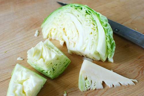 Cách luộc bắp cải xanh mát, chấm mắm cực ngon 2