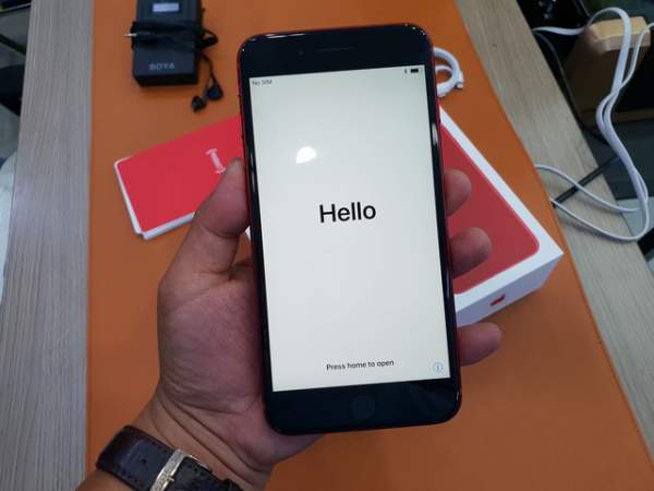 iPhone 8 Plus màu đỏ đầu tiên về Việt Nam, giá 28 triệu đồng 3