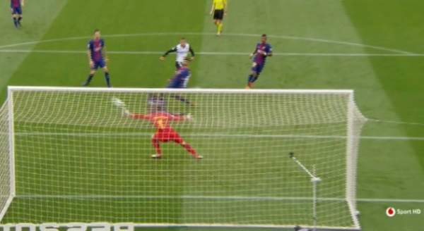 Luis Suarez ghi bàn, Barcelona giành 3 điểm quan trọng trước Valencia 5