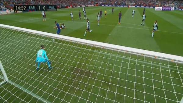 Luis Suarez ghi bàn, Barcelona giành 3 điểm quan trọng trước Valencia 8