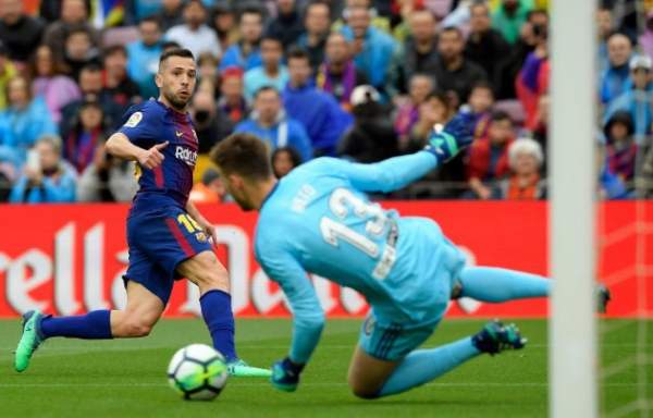 Luis Suarez ghi bàn, Barcelona giành 3 điểm quan trọng trước Valencia 9