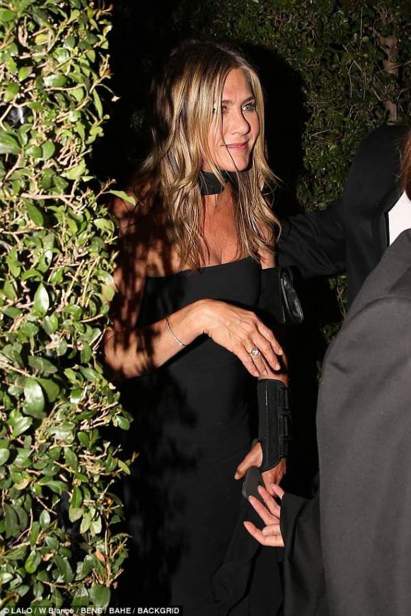 Jennifer Aniston xinh đẹp tới dự đám cưới bí mật của Gwyneth Paltrow 7