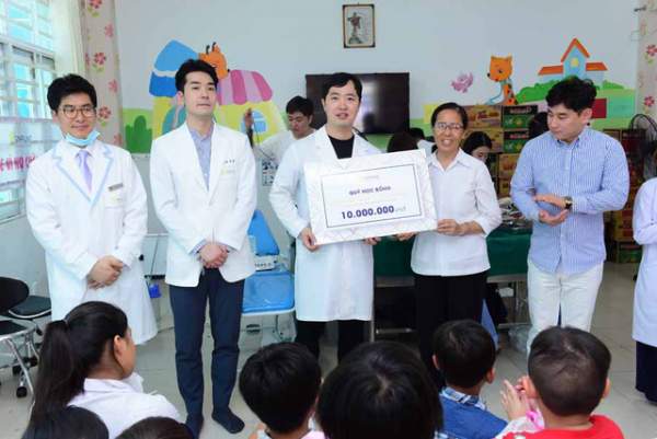 Các bác sĩ nha khoa Hàn Quốc khám chữa răng miễn phí cho trẻ mồ côi 2