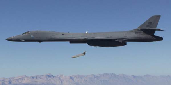 Hai vũ khí Mỹ lần đầu “ra trận” trong cuộc không kích Syria 2