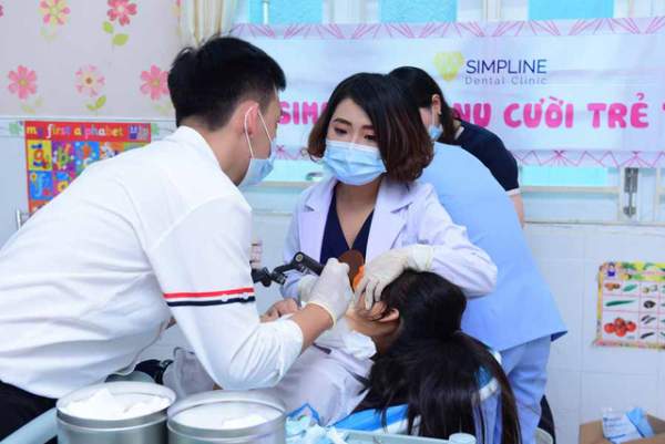 Các bác sĩ nha khoa Hàn Quốc khám chữa răng miễn phí cho trẻ mồ côi