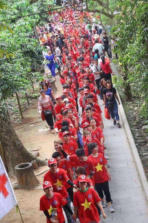 600 tình nguyện viên đạp xe 100km về dâng hương tại Đền Hùng 5