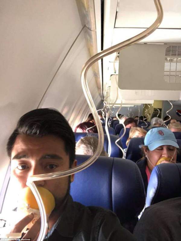 Máy bay nổ động cơ ở độ cao gần 10.000m, hành khách suýt bị hút ra ngoài 4