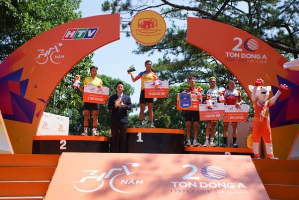 Anh Văn Hội Việt Mỹ TPHCM lấy lại ngôi đầu đồng đội giải xe đạp xuyên Việt 2018 2
