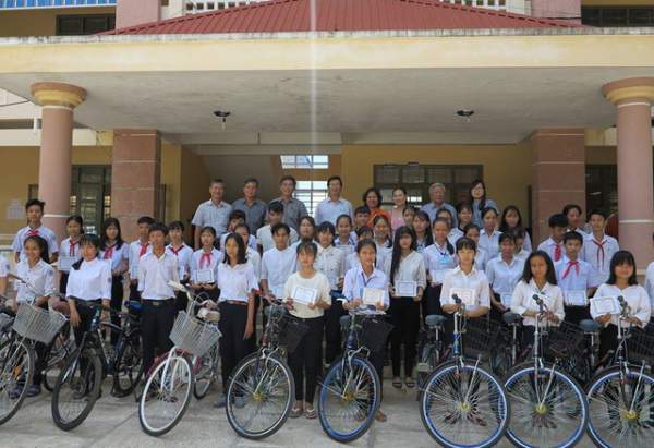 Hàng trăm suất học bổng cho học trò nghèo Phú Yên, Bình Định