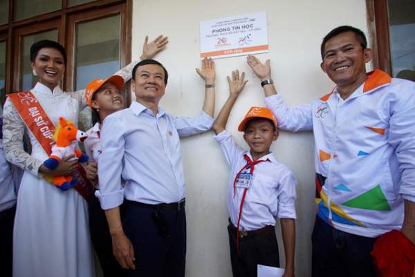 Nguyễn Vũ Linh cán đích đầu tiên tại Đất Mũi, giải xe đạp xuyên Việt 2018 2