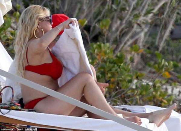 Jessica Simpson đi nghỉ cùng "ông xã" tại Bahamas