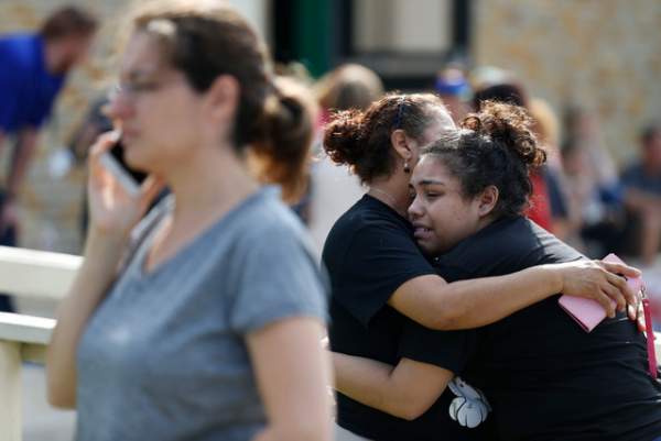 Nam sinh 17 tuổi xả súng trong trường học Mỹ, 10 người thiệt mạng 4