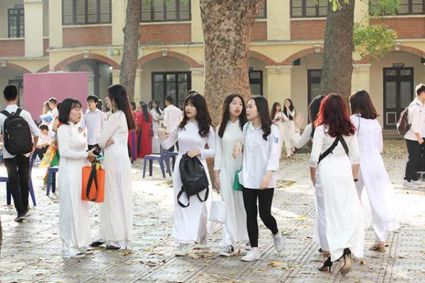 Những nữ sinh xinh đẹp tỏa sáng trong lễ bế giảng THPT Phan Đình Phùng