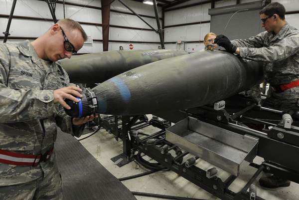 Lầu Năm Góc nói quân đội Mỹ sắp cạn bom