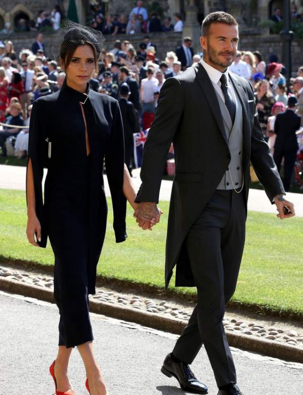 Tại sao Victoria Beckham mang khuôn mặt “đau khổ” đến đám cưới hoàng gia? 2