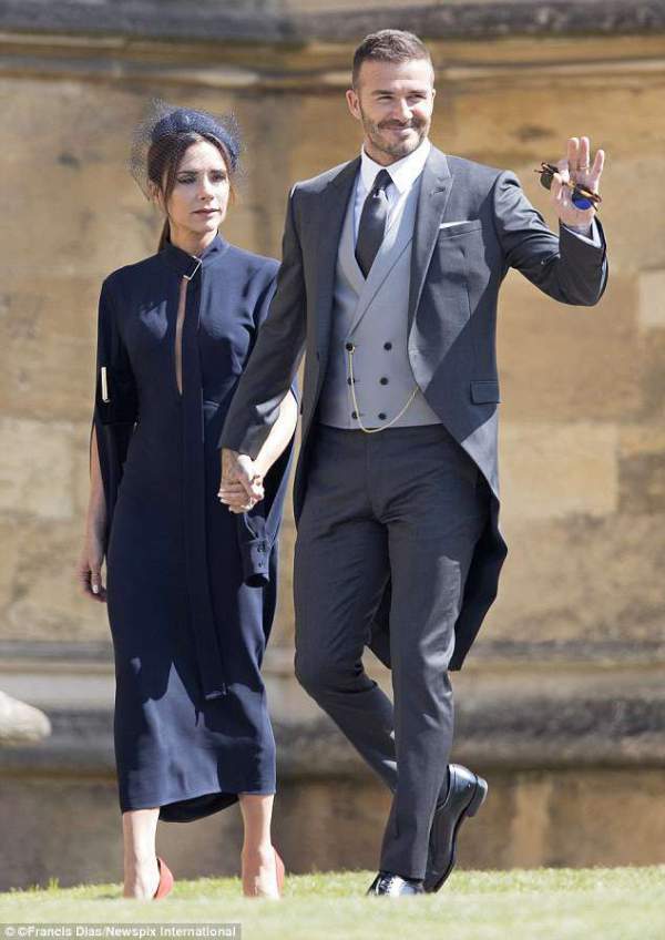 Tại sao Victoria Beckham mang khuôn mặt “đau khổ” đến đám cưới hoàng gia?
