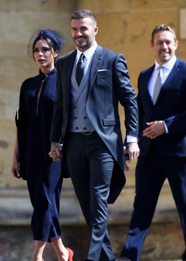 Tại sao Victoria Beckham mang khuôn mặt “đau khổ” đến đám cưới hoàng gia? 5