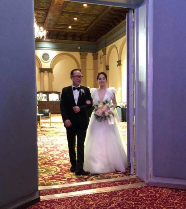 Chung Hân Đồng nghẹn ngào trong hôn lễ bí mật tại Mỹ 15