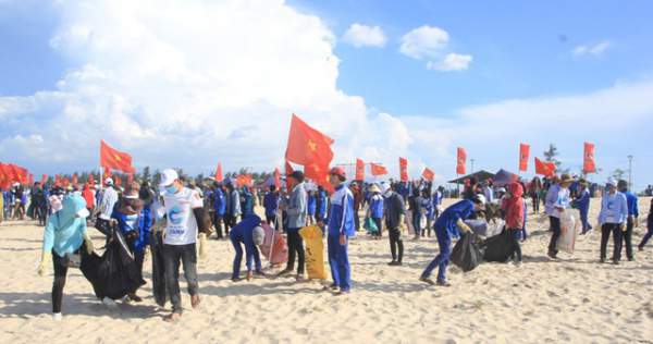Quảng Trị: Thanh niên làm sạch biển vì sự phát triển du lịch bền vững 2