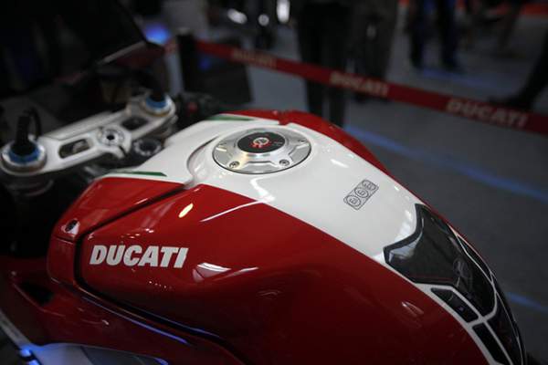 Ducati công bố giá bán Panigale V4 từ 746 triệu đồng 3