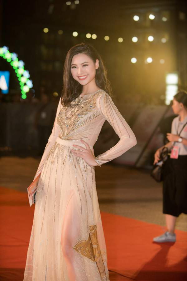 Sau 20 năm đăng quang, Hoa hậu Ngọc Khánh vẫn khiến đàn em “lu mờ” trên thảm đỏ 10