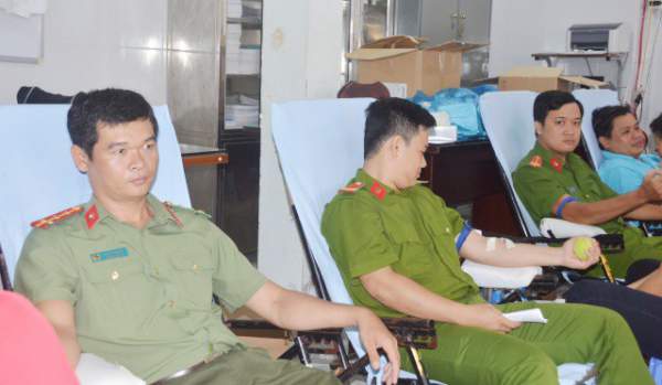 Đại úy công an 22 lần hiến máu tình nguyện