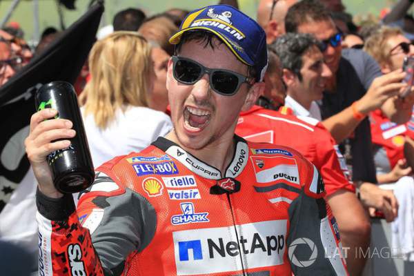 Lorenzo có chiến thắng đầu tiên trong màu áo Ducati Team 6