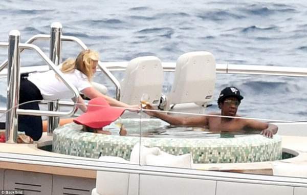 Vợ chồng Beyonce Knowles thư giãn trên du thuyền 180 triệu USD 6