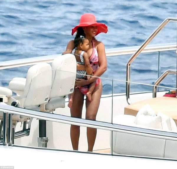 Vợ chồng Beyonce Knowles thư giãn trên du thuyền 180 triệu USD 2