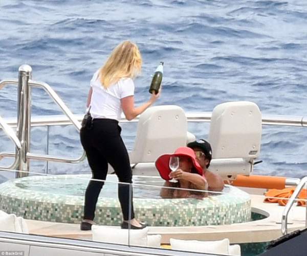 Vợ chồng Beyonce Knowles thư giãn trên du thuyền 180 triệu USD 9