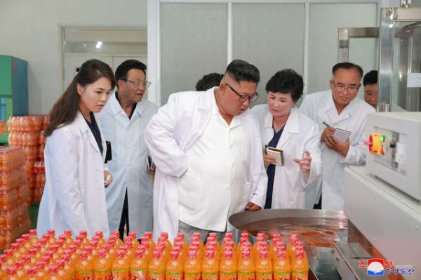 Đệ nhất phu nhân Triều Tiên tháp tùng ông Kim Jong-un thị sát nhà máy 5