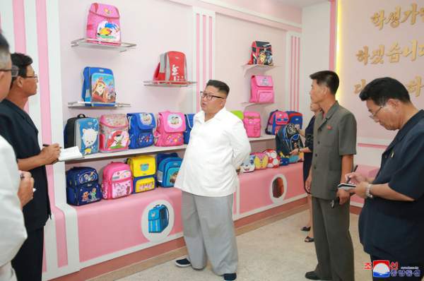Đệ nhất phu nhân Triều Tiên tháp tùng ông Kim Jong-un thị sát nhà máy 3
