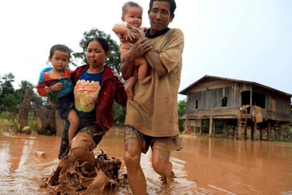 Nước rút bùn ngập, người Lào chật vật trở về nhà sau sự cố vỡ đập