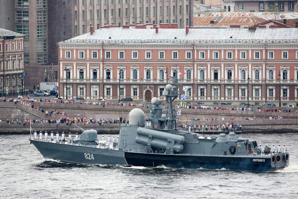 Dàn tàu chiến Nga diễn tập rầm rộ chuẩn bị duyệt binh 9