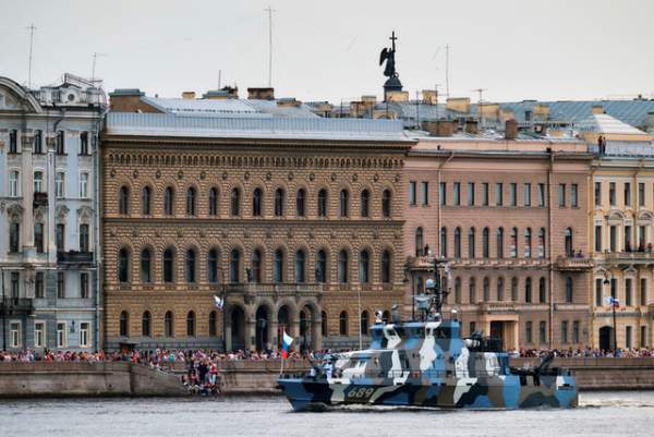 Dàn tàu chiến Nga diễn tập rầm rộ chuẩn bị duyệt binh 3