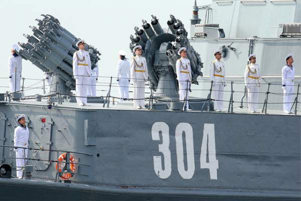 Dàn tàu chiến Nga diễn tập rầm rộ chuẩn bị duyệt binh 8