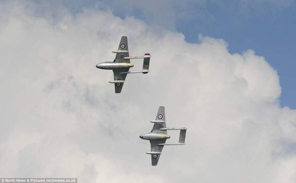 Dàn máy bay chiến đấu nhào lộn ấn tượng tại triển lãm hàng không Anh 11