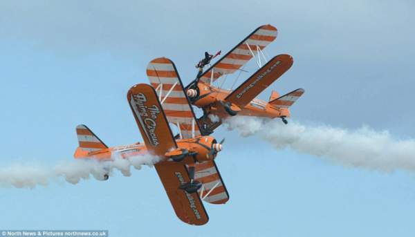 Dàn máy bay chiến đấu nhào lộn ấn tượng tại triển lãm hàng không Anh 10