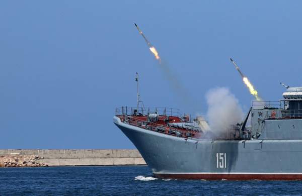40 tàu chiến Nga phô diễn sức mạnh trong lễ duyệt binh 9