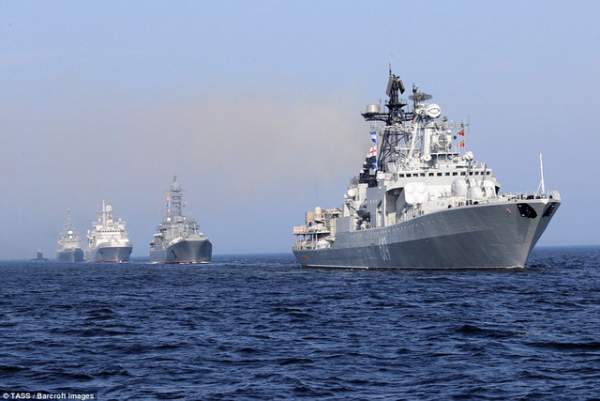 40 tàu chiến Nga phô diễn sức mạnh trong lễ duyệt binh 13