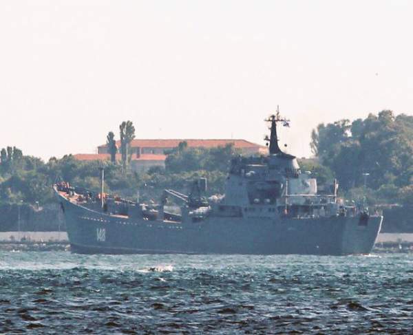 Tàu Nga chở vũ khí hướng về Syria