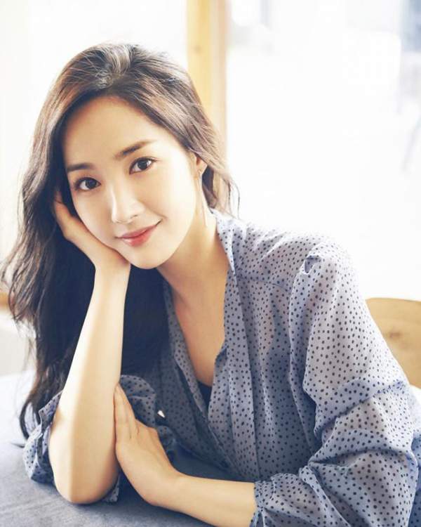 “Thư ký Kim” Park Min Young bật mí chuyện yêu Park Seo Joon 3