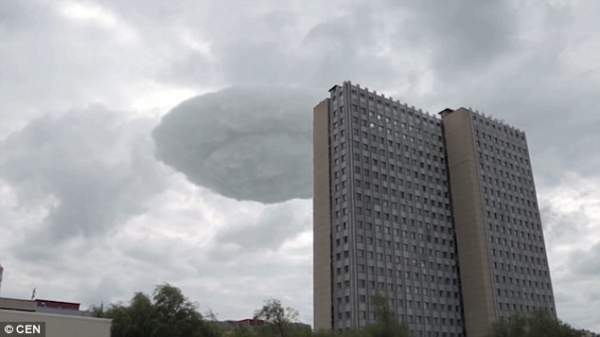 Đám mây hình đĩa bay xuất hiện trên bầu trời Nga