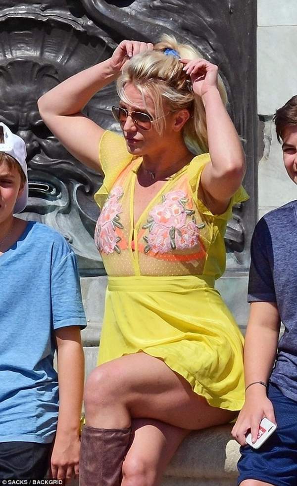 Britney Spears đưa con khám phá London 10