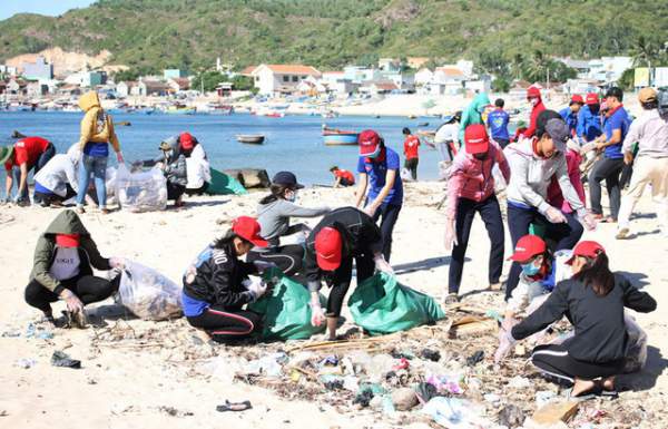 Bình Định: 1.000 Đoàn viên, thanh niên nhặt rác thải tại bãi biển du lịch 2