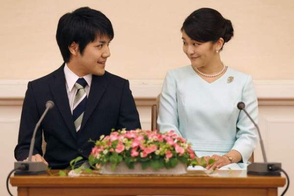 Hôn lễ của công chúa Nhật Bản bị hoãn nghi vì vấn đề tài chính của hôn phu?