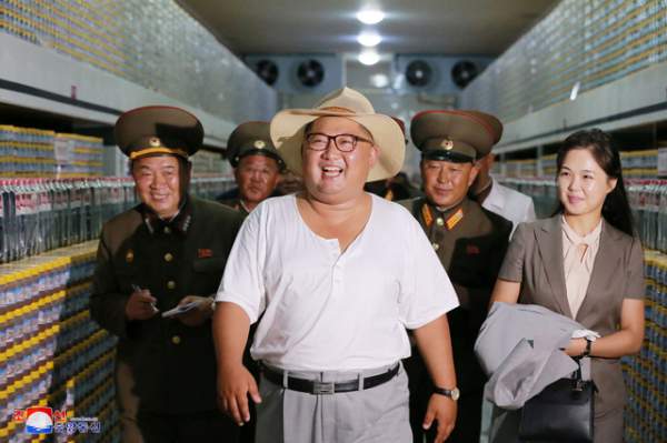 Phong cách thời trang hiếm thấy của ông Kim Jong-un 7