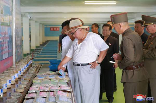 Phong cách thời trang hiếm thấy của ông Kim Jong-un 5